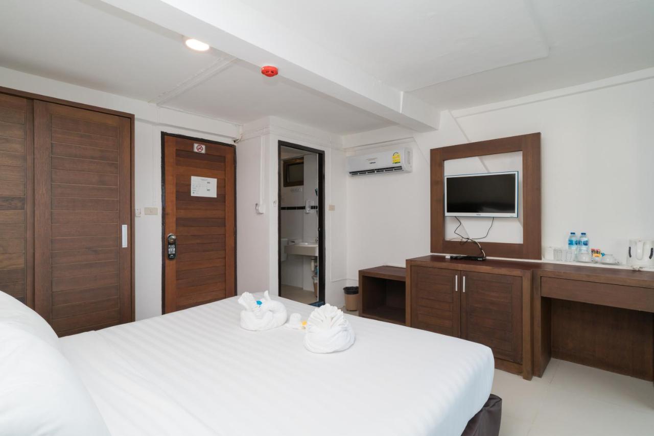 Отель Destination Patong Экстерьер фото